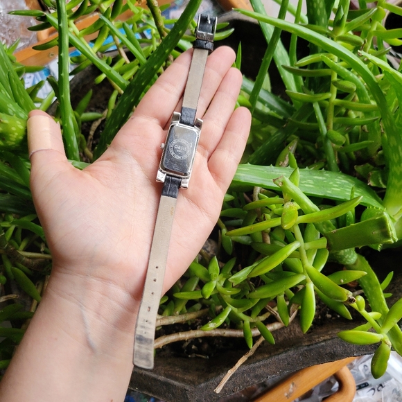 Vintage Genuine Leather Oasis Rhinestone Watch - Picture 8 of 9